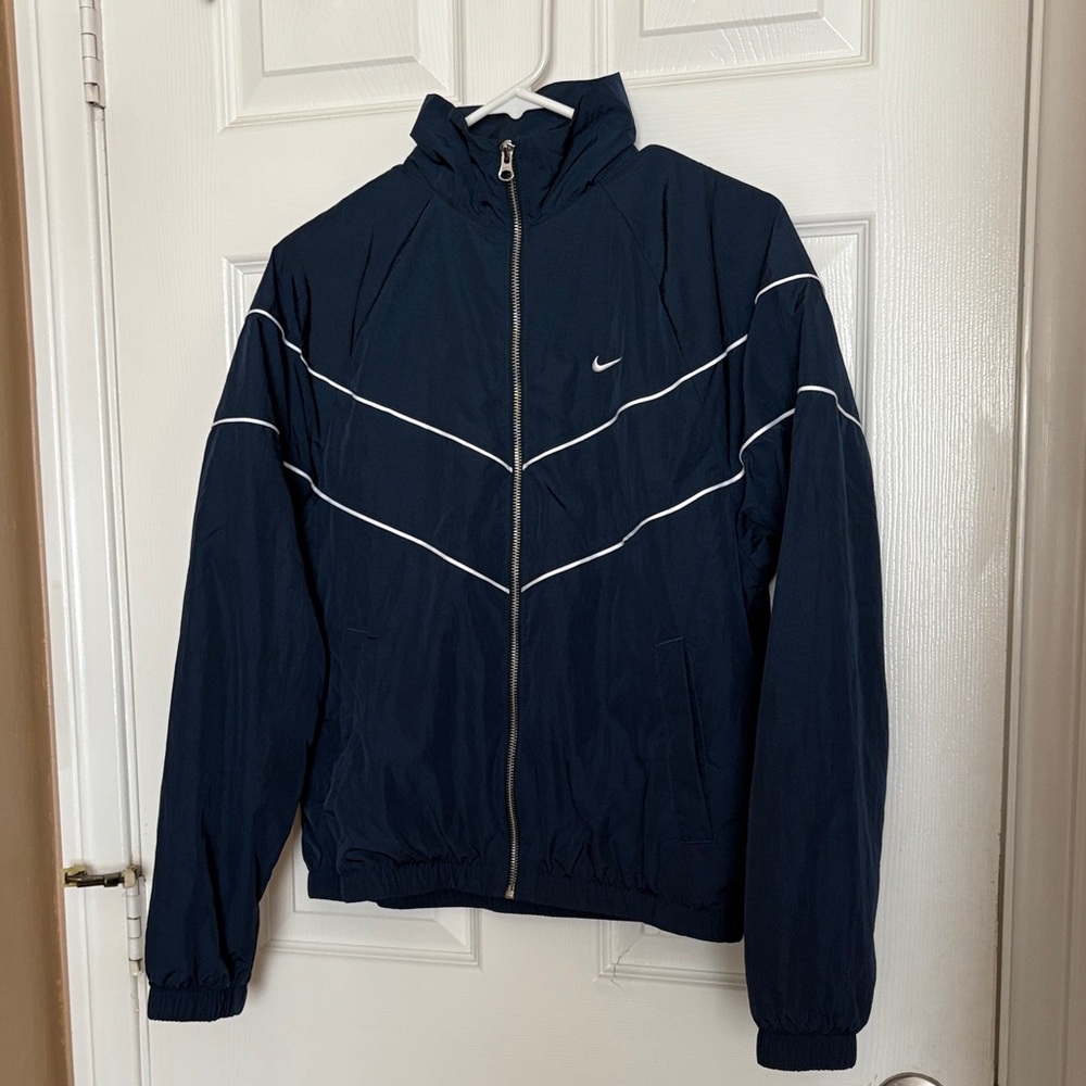 Nike Women’s Navy Blue Windbreaker Water repellent finish